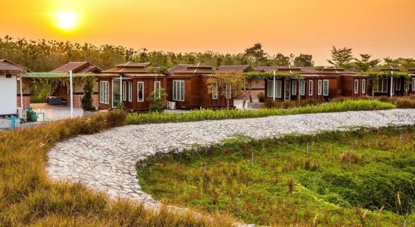 Prew Lom Chom Nam Resort Ban Phan Sadet Nok Exterior photo