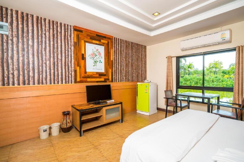 Prew Lom Chom Nam Resort Ban Phan Sadet Nok Exterior photo