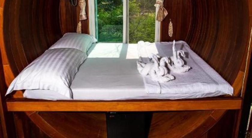 Prew Lom Chom Nam Resort Ban Phan Sadet Nok Exterior photo